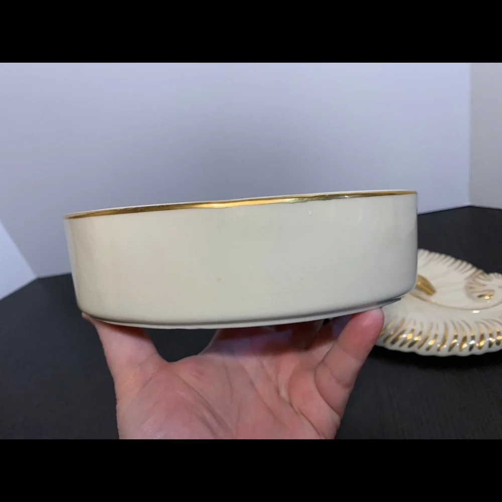 Oval Ceramic Trinket/Vanity Box - Ivory/Gold Ceramic Box with Plume Feather Lid